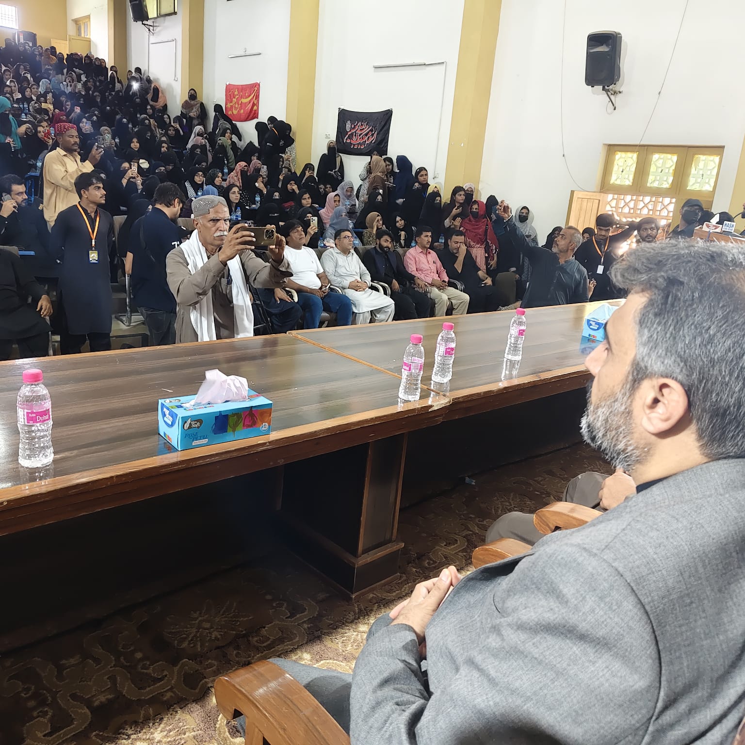 جامعہ سندھ جامشورو میں چہپن واں سالانہ یومِ امام حسین علیہ السلام کامرس ڈیپارٹمنٹ کے کانفرنس ھال میں منعقد ہوا۔